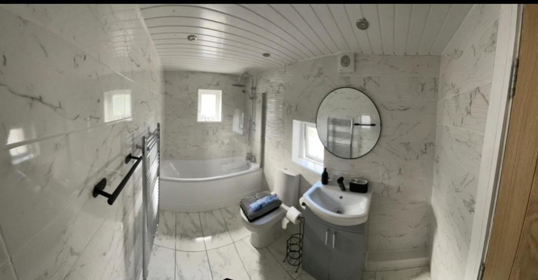 The South Valley Home Neath Extérieur photo