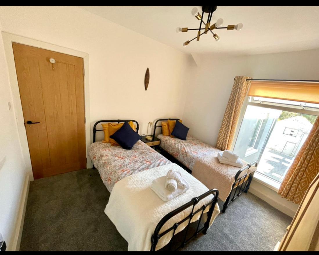 The South Valley Home Neath Extérieur photo