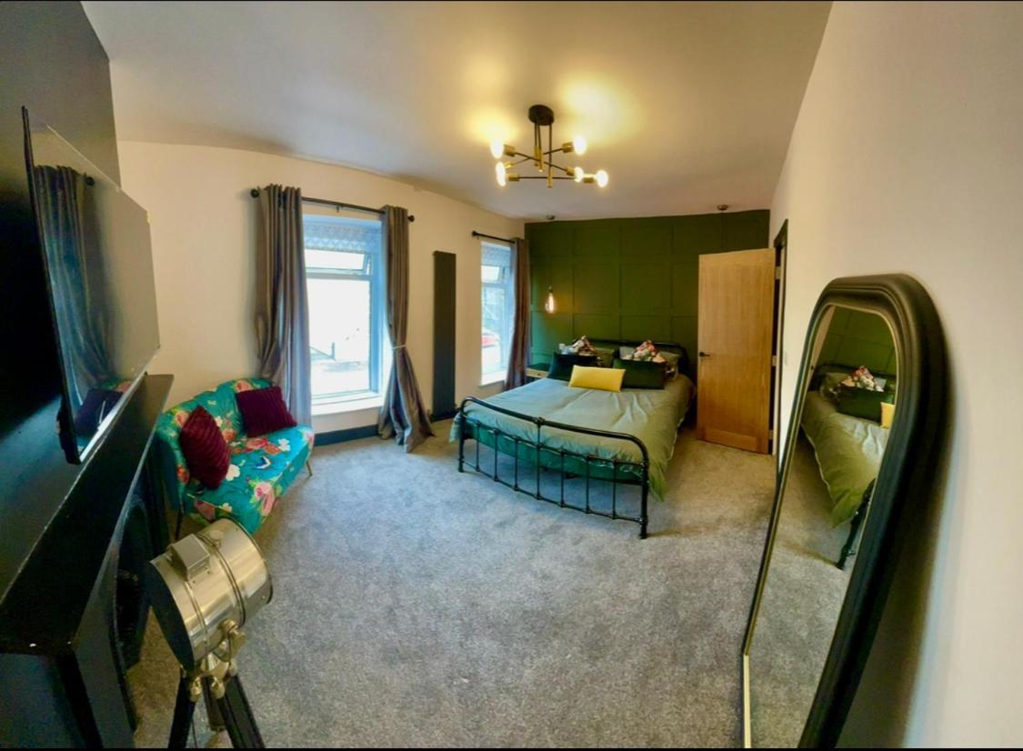 The South Valley Home Neath Extérieur photo