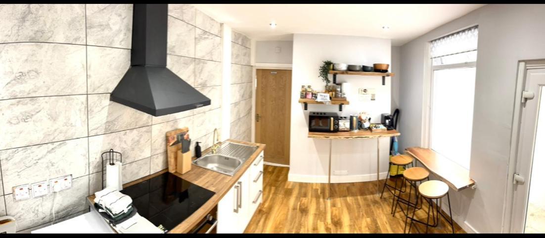 The South Valley Home Neath Extérieur photo