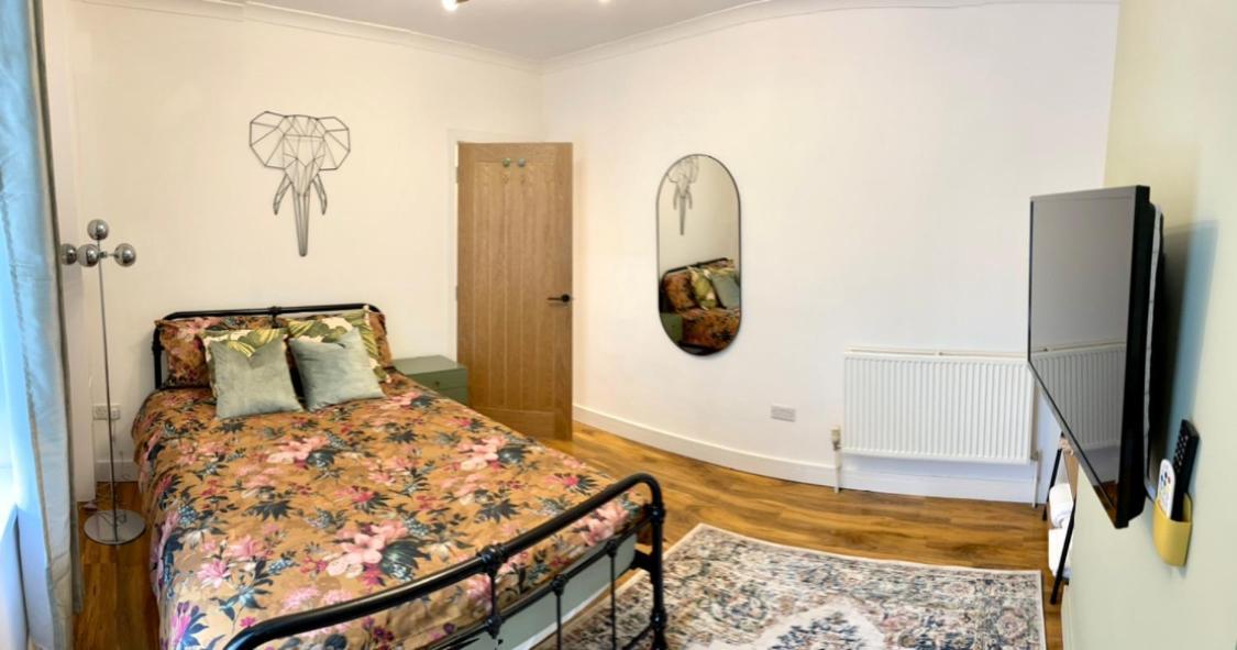 The South Valley Home Neath Extérieur photo