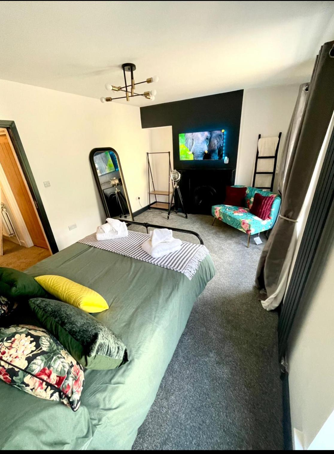 The South Valley Home Neath Extérieur photo