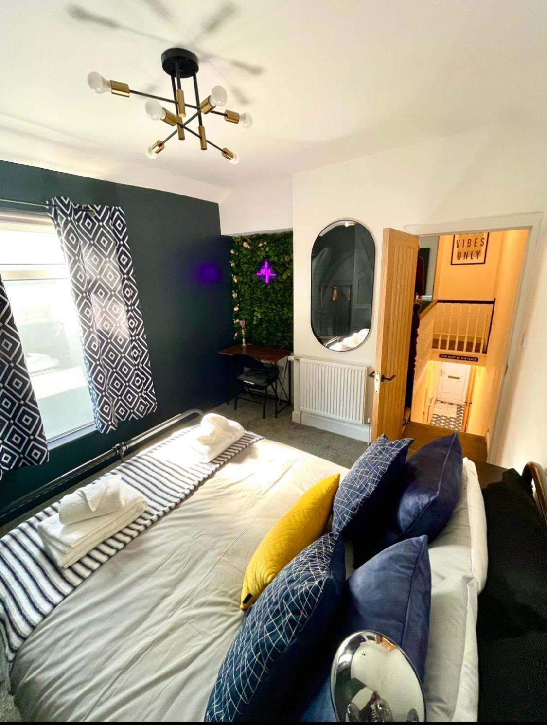 The South Valley Home Neath Extérieur photo