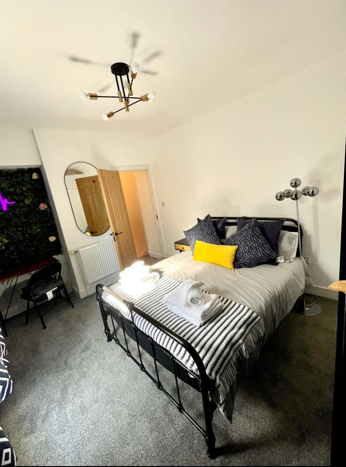 The South Valley Home Neath Extérieur photo